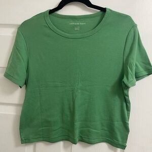 American Eagle Outfitters Green Cropped Short Sleeve Tee